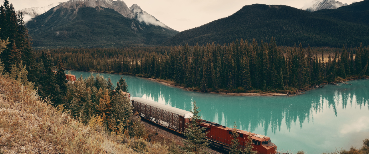 Descobrindo as Montanhas Rochosas Canadenses em Trem